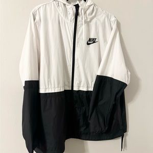 Women’s Nike Plus Size Windbreaker